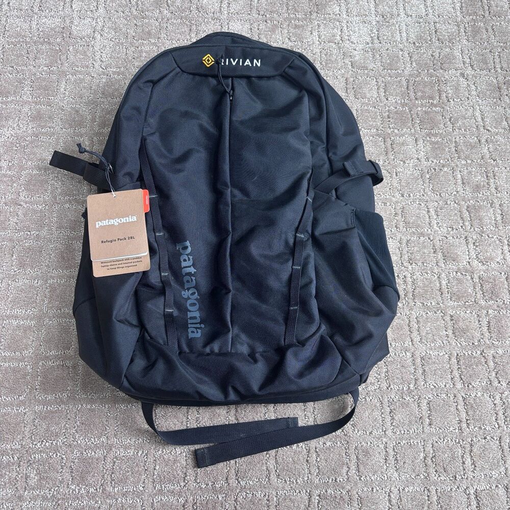 Patagonia Refugio Day Pack 28L Black Padded Laptop Sleeve Camp Hike NWT READ